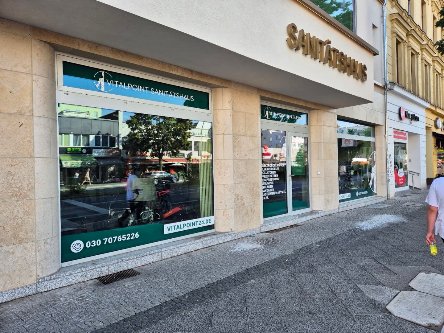 Sanitätshaus in Berlin-Charlottenburg — Beratungstheke mit Einlagen und Kompressionsversorgung