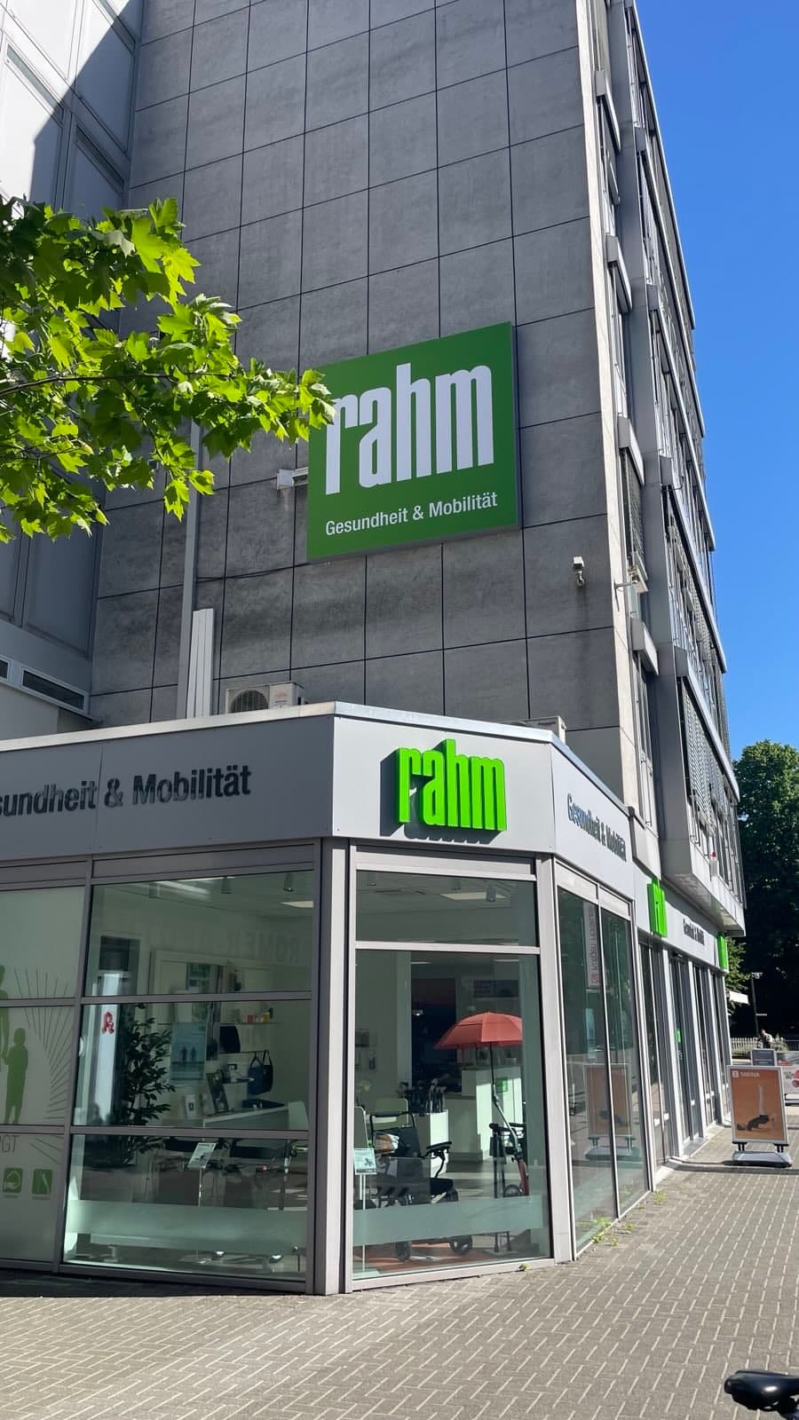 Sanitätshaus Köln Bewertungen — Beratungssituation mit Hilfsmitteln bei der rahm GmbH